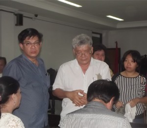 Rony Amggrek bersama keluarga di ruang sidang TIPIKOR Kupang
